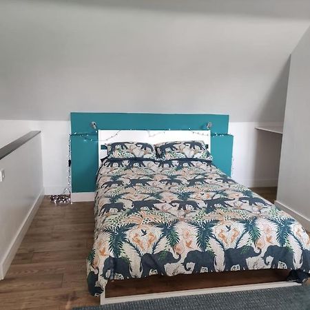 The Old Bar In Wiltshire - 1 Bedroom Guesthouse Чипенъм Екстериор снимка