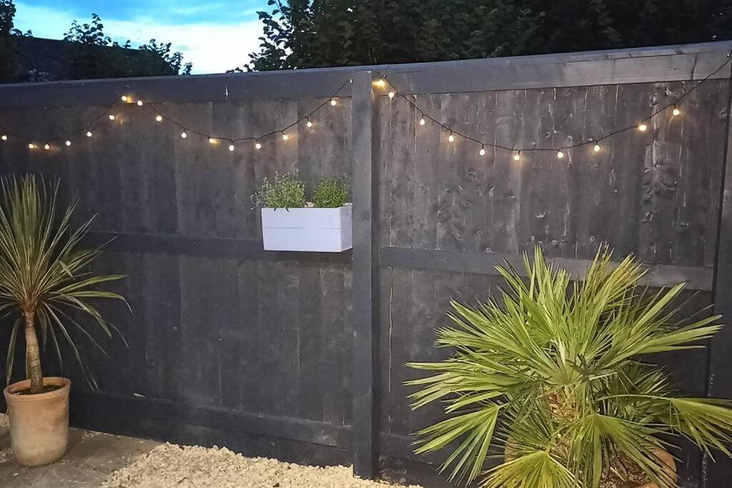 The Old Bar In Wiltshire - 1 Bedroom Guesthouse Чипенъм Екстериор снимка